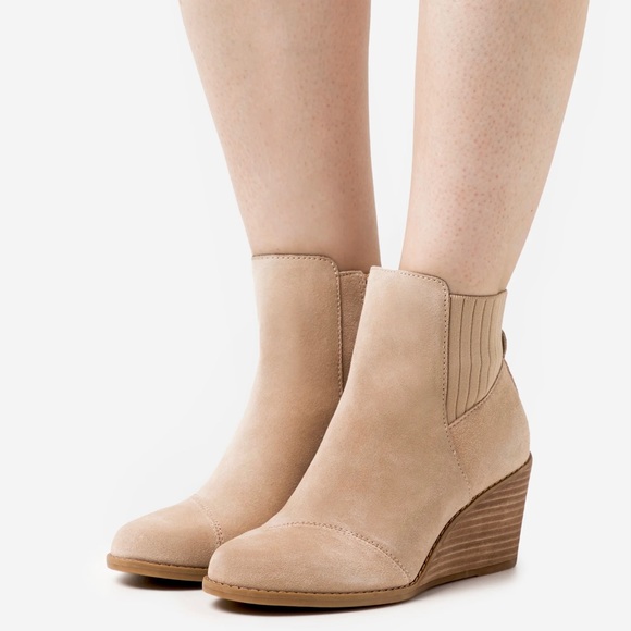 ✨New TOMS Sadie Suede Wedge Booties Sand Beige Size 7 - Picture 11 of 12